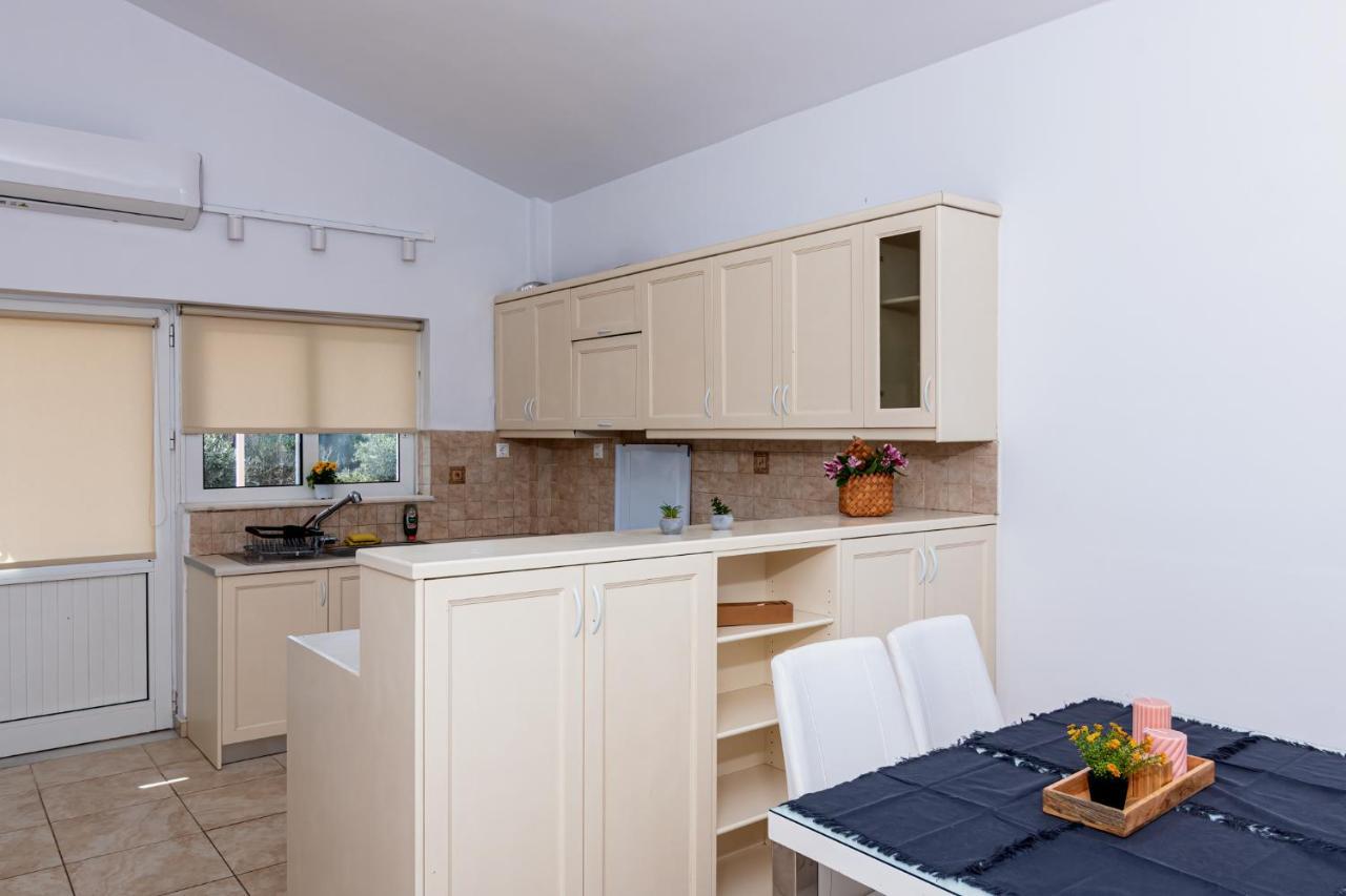 Bona'S Guest House Agia  Экстерьер фото